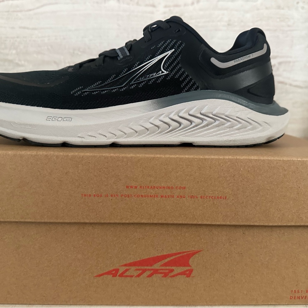 Altra Black and White Running Shoes 10W - Picture 2 of 12